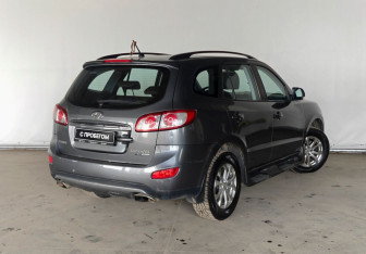 Подержанный автомобиль Hyundai Santa Fe 2011 года (5 фото)