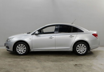 Подержанный автомобиль Chevrolet Cruze Sedan 2011 года (8 фото)