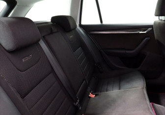 Подержанный автомобиль Skoda Octavia Wagon 2014 года (11 фото)