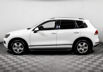 Подержанный автомобиль Volkswagen Touareg 2013 года (8 фото)