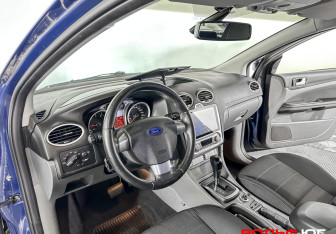 Подержанный автомобиль Ford Focus Wagon 2010 года (16 фото)