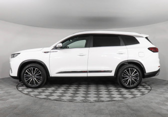 Подержанный автомобиль Chery Tiggo 8 Pro 2021 года (8 фото)