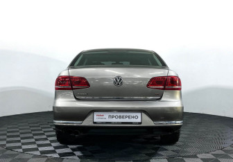 Подержанный автомобиль Volkswagen Passat Sedan 2012 года (6 фото)