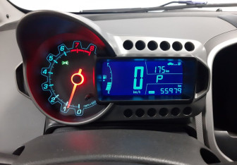 Подержанный автомобиль Chevrolet Aveo Hatchback 2013 года (13 фото)