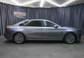 Подержанный автомобиль Hongqi H5 2024 года (4 фото)