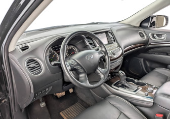 Подержанный автомобиль Infiniti QX60 2019 года (16 фото)
