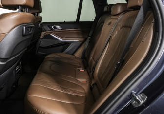 Подержанный автомобиль BMW X5 2021 года (14 фото)