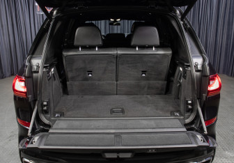 Подержанный автомобиль BMW X7 2019 года (10 фото)