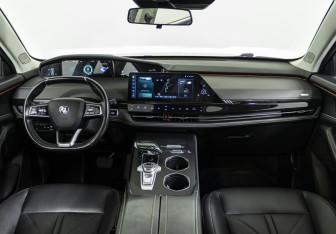 Подержанный автомобиль Changan UNI-K 2023 года (13 фото)