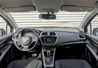 Подержанный автомобиль Suzuki SX4 Hatchback 2019 года (14 фото)