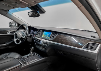 Подержанный автомобиль Hyundai Genesis 2014 года (10 фото)