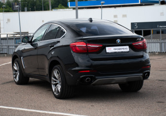 Подержанный автомобиль BMW X6 2015 года (7 фото)