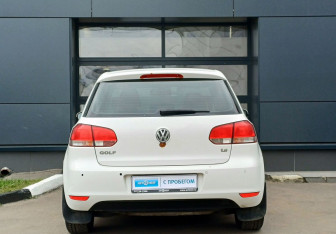 Подержанный автомобиль Volkswagen Golf Hatchback 2011 года (6 фото)