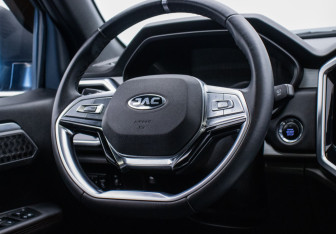 Подержанный автомобиль JAC T9 2024 года (13 фото)