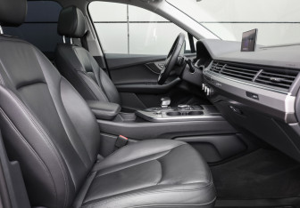 Подержанный автомобиль Audi Q7 2016 года (10 фото)