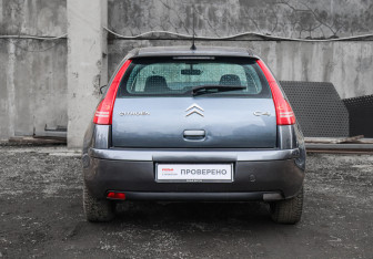 Подержанный автомобиль Citroen C4 Hatchback 2010 года (5 фото)