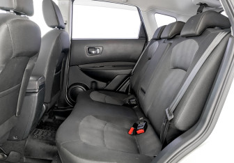 Подержанный автомобиль Nissan Qashqai 2013 года (12 фото)