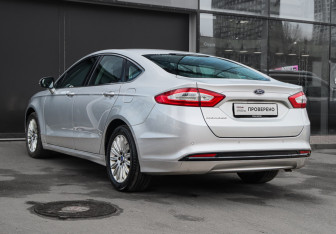 Подержанный автомобиль Ford Mondeo Sedan 2015 года (6 фото)