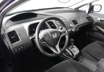 Подержанный автомобиль Honda Civic Sedan 2007 года (5 фото)