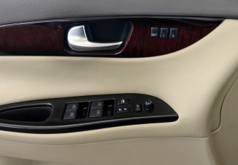 Подержанный автомобиль Infiniti EX 2012 года (18 фото)