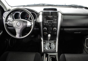 Подержанный автомобиль Suzuki Grand Vitara 2007 года (11 фото)