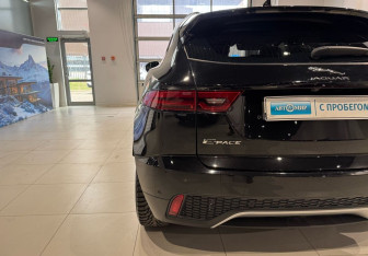 Подержанный автомобиль Jaguar E-Pace 2018 года (7 фото)