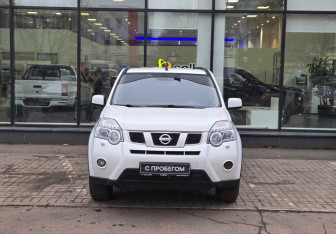 Подержанный автомобиль Nissan X-Trail 2013 года (2 фото)