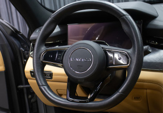 Подержанный автомобиль Lynk&Co 09 2022 года (17 фото)