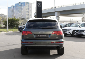Подержанный автомобиль Audi Q7 2007 года (6 фото)