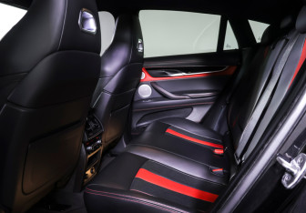 Подержанный автомобиль BMW X6 M 2017 года (11 фото)
