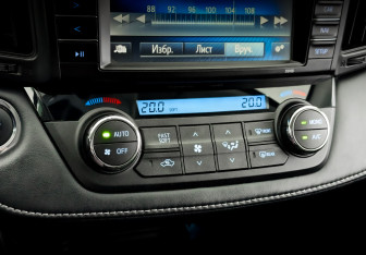 Подержанный автомобиль Toyota RAV4 2019 года (25 фото)