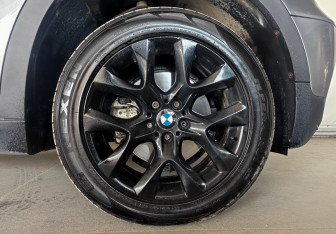 Подержанный автомобиль BMW X5 2012 года (20 фото)