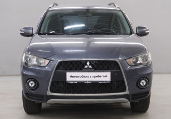 Подержанный автомобиль Mitsubishi Outlander 2011 года (2 фото)