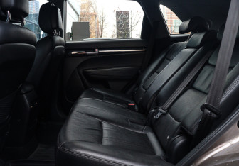 Подержанный автомобиль Kia Sorento 2015 года (10 фото)