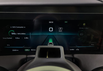 Подержанный автомобиль Hongqi E-HS9 2023 года (16 фото)