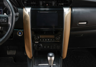Подержанный автомобиль Toyota Fortuner 2018 года (16 фото)