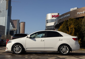 Подержанный автомобиль Kia Cerato Sedan 2011 года (6 фото)