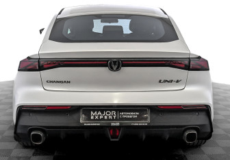 Подержанный автомобиль Changan UNI-V 2023 года (6 фото)