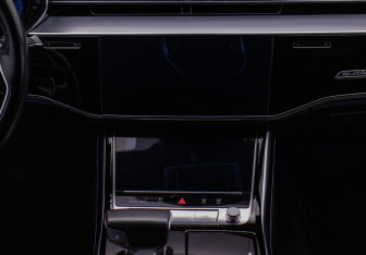 Подержанный автомобиль Audi A8 2019 года (12 фото)