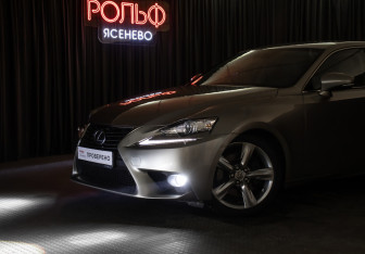 Подержанный автомобиль Lexus IS Sedan 2013 года (22 фото)