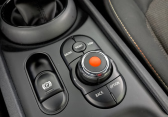 Подержанный автомобиль MINI Clubman Wagon 2019 года (26 фото)