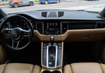Подержанный автомобиль Porsche Macan 2018 года (9 фото)