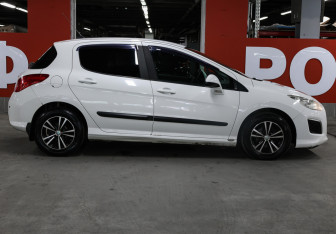 Подержанный автомобиль Peugeot 308 Hatchback 2011 года (4 фото)