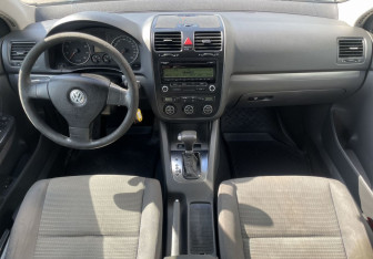 Подержанный автомобиль Volkswagen Jetta Sedan 2008 года (10 фото)