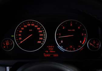 Подержанный автомобиль BMW X5 2014 года (17 фото)