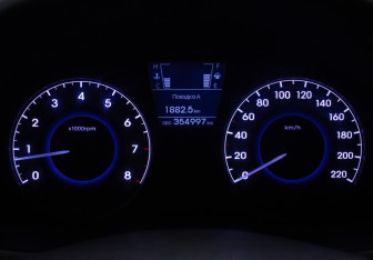 Подержанный автомобиль Hyundai Solaris Hatchback 2012 года (12 фото)