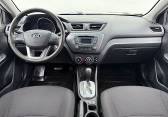 Подержанный автомобиль Kia Rio Sedan 2012 года (12 фото)