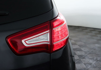 Подержанный автомобиль Kia Sportage 2012 года (8 фото)