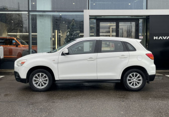 Подержанный автомобиль Mitsubishi ASX 2011 года (8 фото)