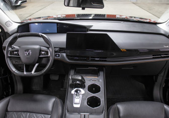 Подержанный автомобиль Changan UNI-K 2023 года (15 фото)